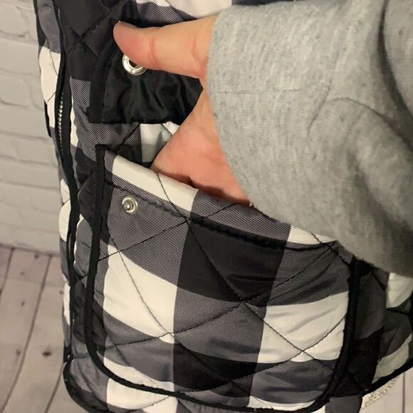 Aspen Black White Check Puffer Vest - S - Picture 5 of 8